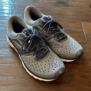 Brooks Men's Athletic Shoes in Gray and Black